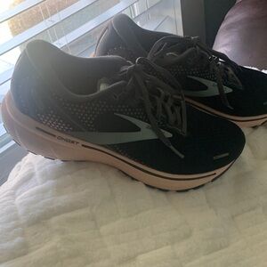 Brooks Women's Black and Tan Athletic Shoes